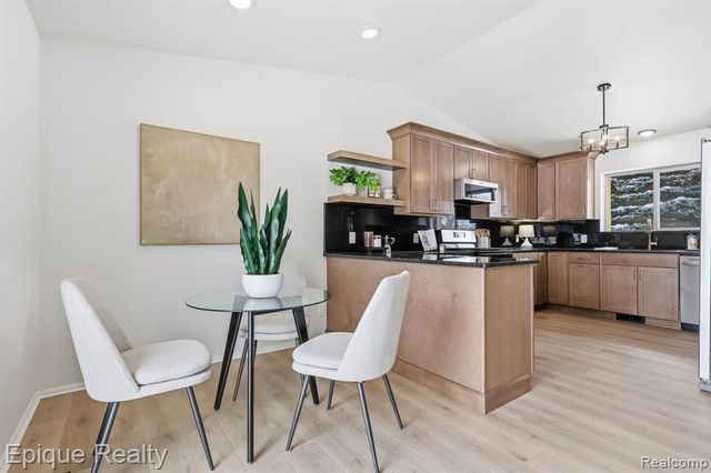 1365 Thistleridge Drive, Holly, MI 48442