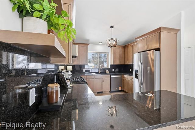 1365 Thistleridge Drive, Holly, MI 48442