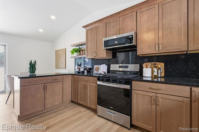 1365 Thistleridge Drive, Holly, MI 48442