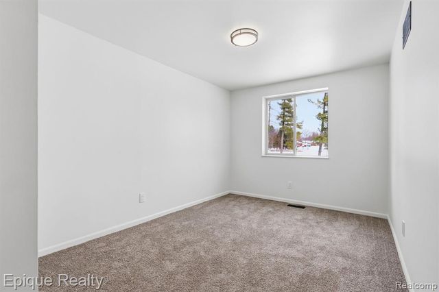 1365 Thistleridge Drive, Holly, MI 48442