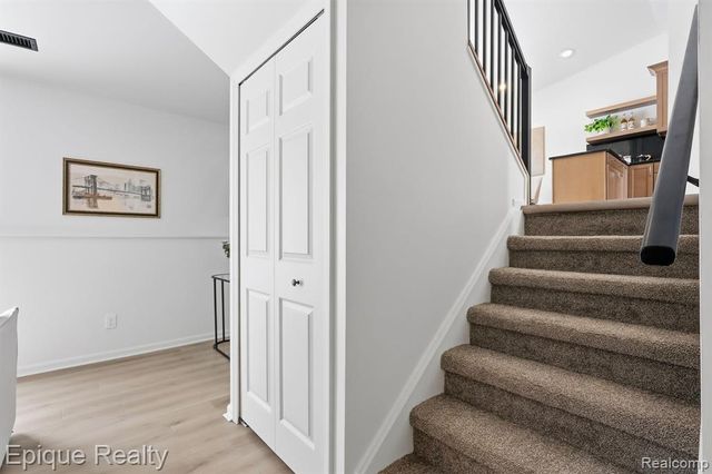 1365 Thistleridge Drive, Holly, MI 48442