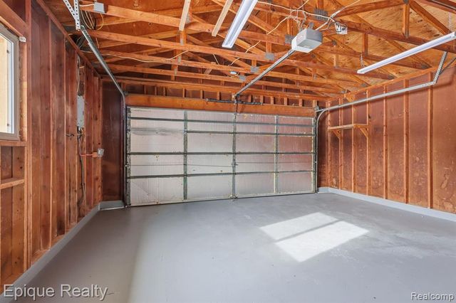 1365 Thistleridge Drive, Holly, MI 48442