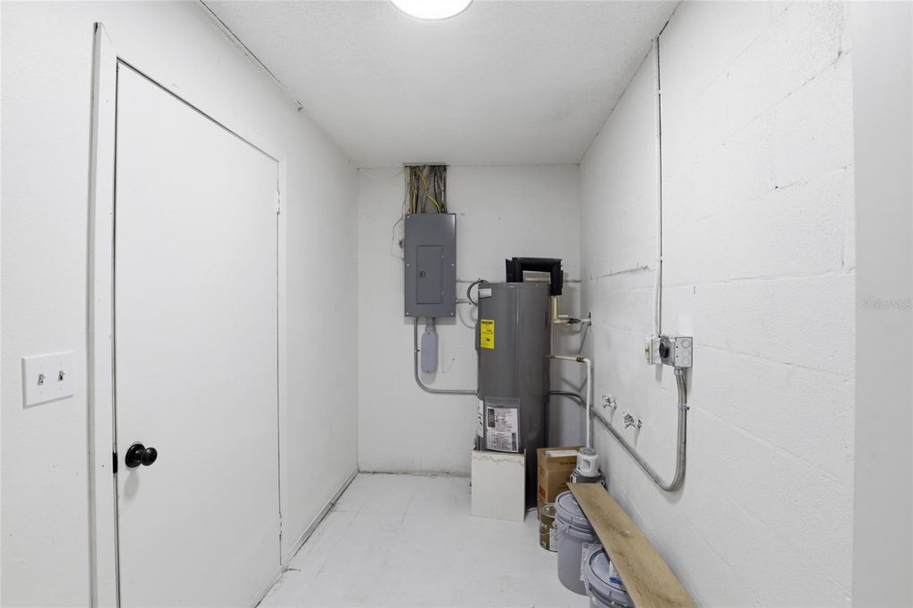 Image 25 of property listing at 710 NW 253RD STREET, Newberry, FL 32669