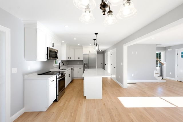 158 Plain St, Bridgewater, MA 02324