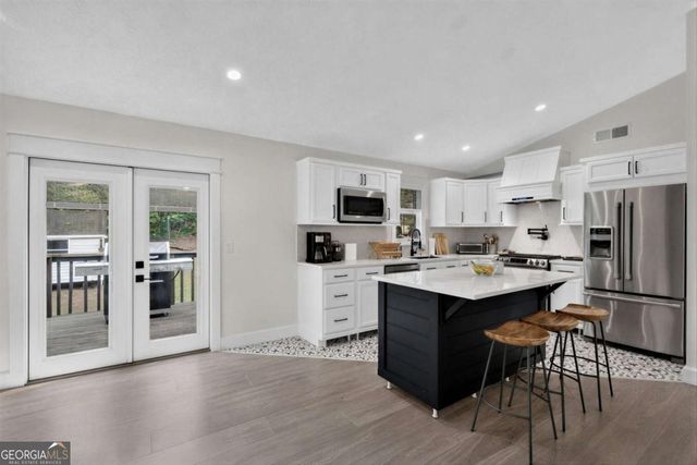 1042 Braddock Circle, Woodstock, GA 30189