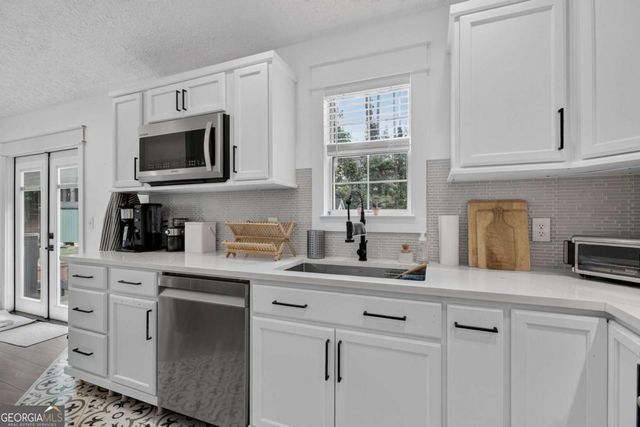 1042 Braddock Circle, Woodstock, GA 30189