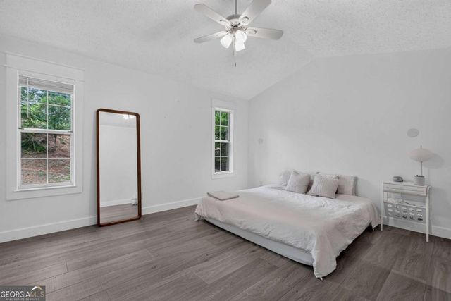 1042 Braddock Circle, Woodstock, GA 30189