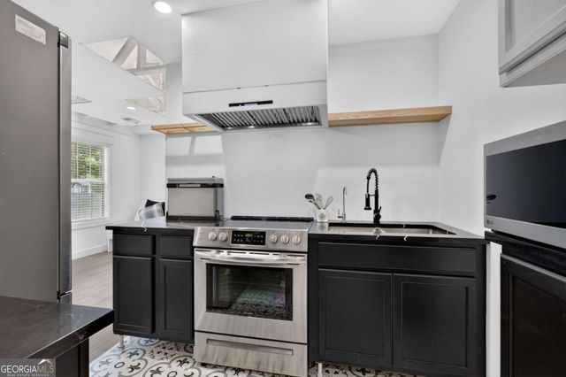 1042 Braddock Circle, Woodstock, GA 30189