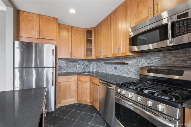 35 N Chatsworth Avenue 6R, Larchmont, NY 10538