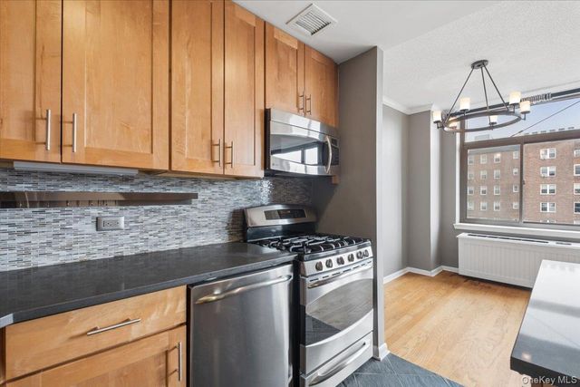 35 N Chatsworth Avenue 6R, Larchmont, NY 10538