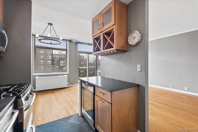 35 N Chatsworth Avenue 6R, Larchmont, NY 10538