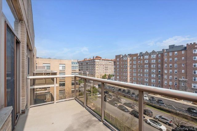 35 N Chatsworth Avenue 6R, Larchmont, NY 10538