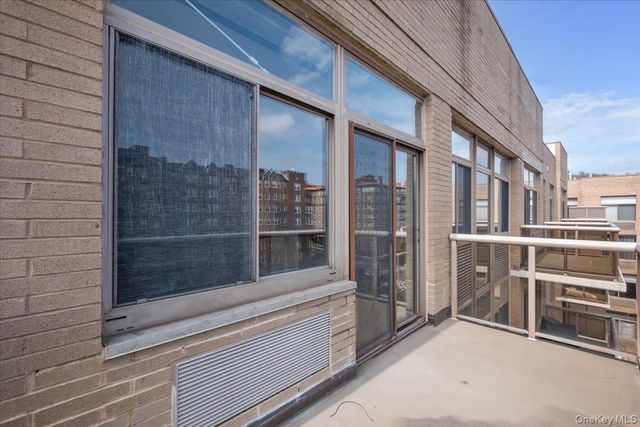 35 N Chatsworth Avenue 6R, Larchmont, NY 10538