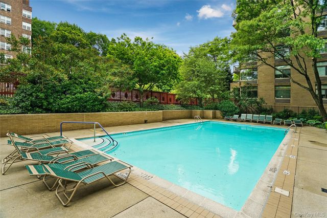 35 N Chatsworth Avenue 6R, Larchmont, NY 10538