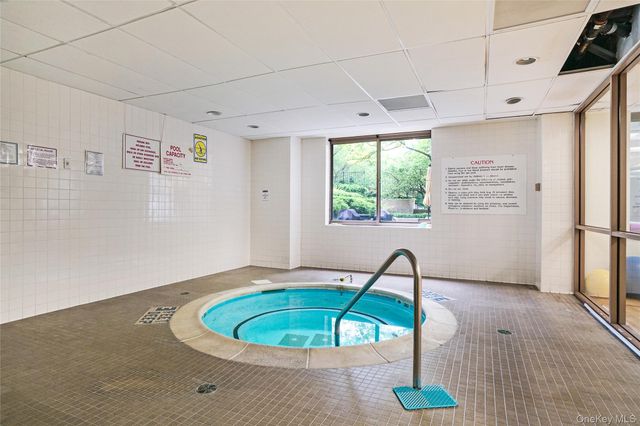 35 N Chatsworth Avenue 6R, Larchmont, NY 10538