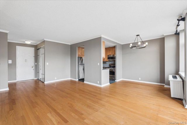 35 N Chatsworth Avenue 6R, Larchmont, NY 10538