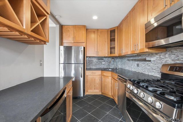 35 N Chatsworth Avenue 6R, Larchmont, NY 10538