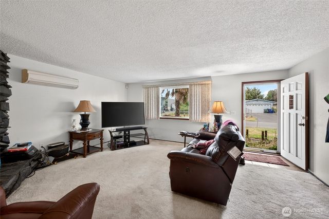 925 139th Street E, Tacoma, WA 98445