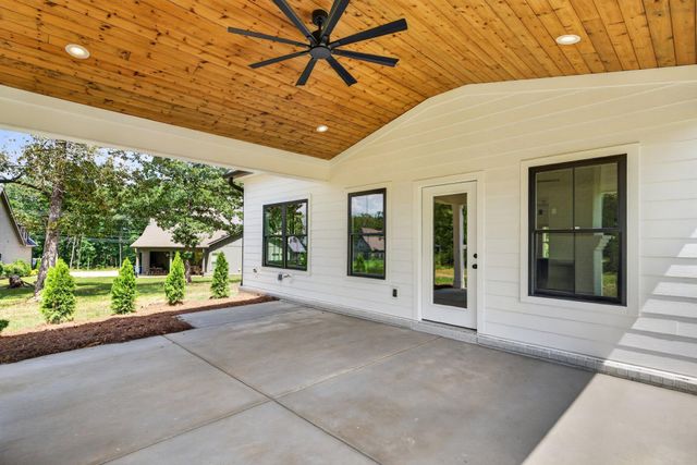 6855 Sawyer Road, Signal Mountain, TN 37377