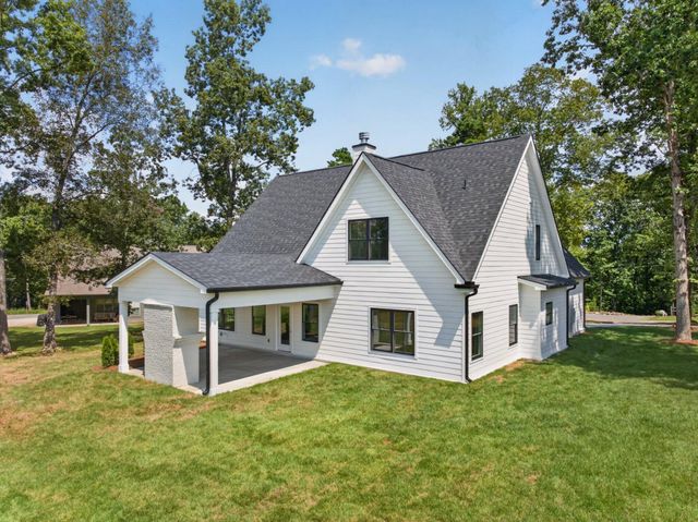 6855 Sawyer Road, Signal Mountain, TN 37377