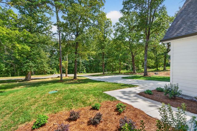 6855 Sawyer Road, Signal Mountain, TN 37377