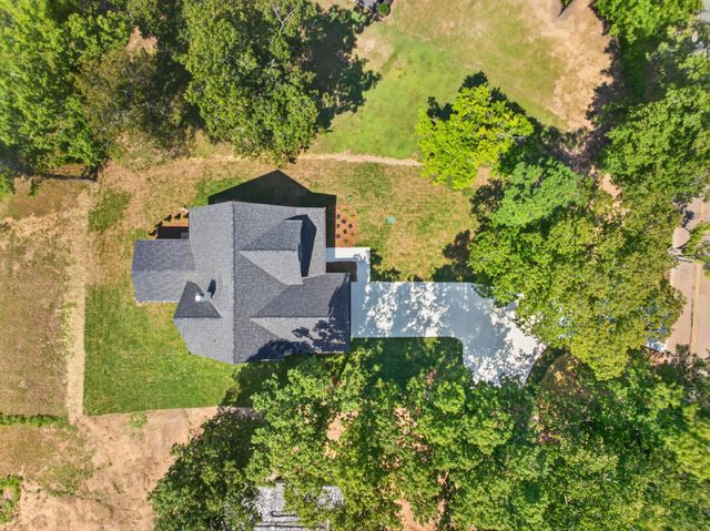 6855 Sawyer Road, Signal Mountain, TN 37377