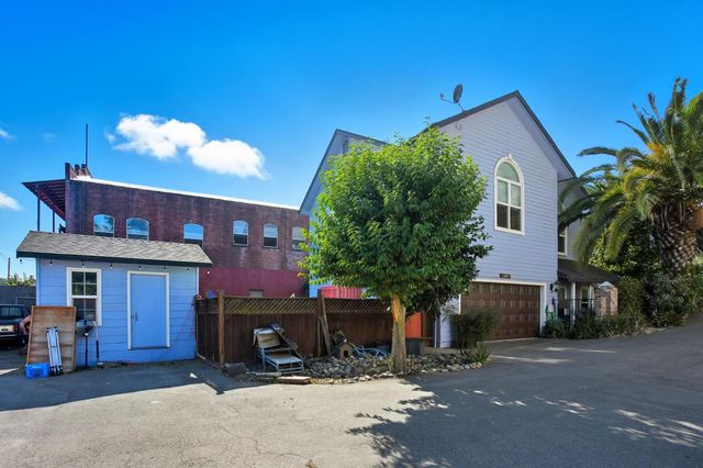 14071 River Rd, Walnut Grove, CA 95690