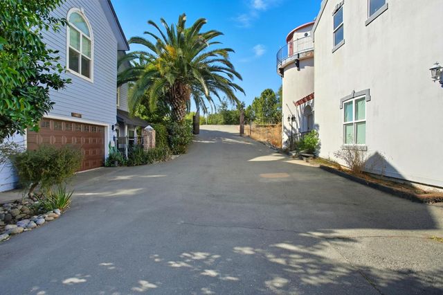 14071 River Rd, Walnut Grove, CA 95690