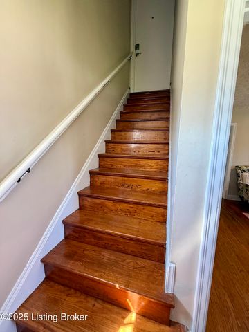 2402 Bradley Ave, Louisville, KY 40217