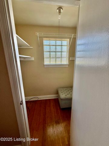 2402 Bradley Ave, Louisville, KY 40217