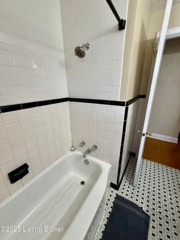 2402 Bradley Ave, Louisville, KY 40217