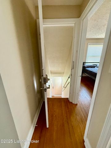 2402 Bradley Ave, Louisville, KY 40217