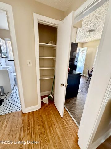 2402 Bradley Ave, Louisville, KY 40217