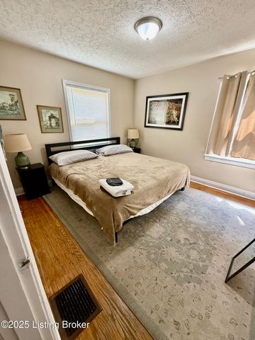 2402 Bradley Ave, Louisville, KY 40217