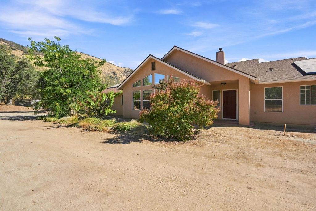 Image 11 of property listing at 1184 Elwood Road, Yokuts Valley, CA 93675
