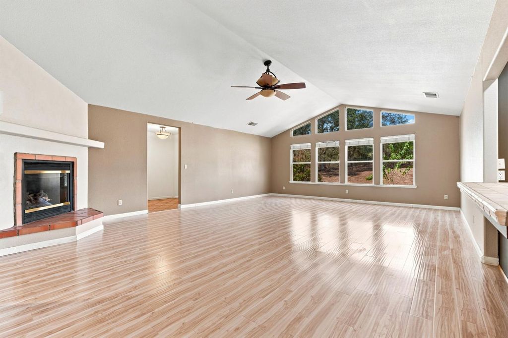 Image 2 of property listing at 1184 Elwood Road, Yokuts Valley, CA 93675