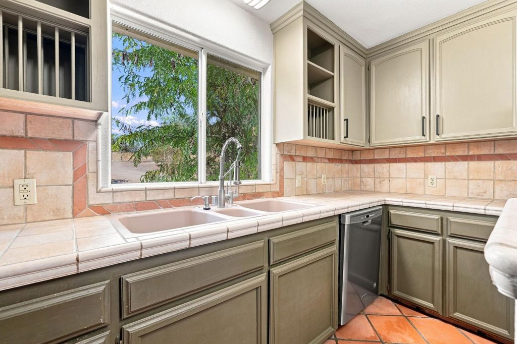 Image 23 of property listing at 1184 Elwood Road, Yokuts Valley, CA 93675