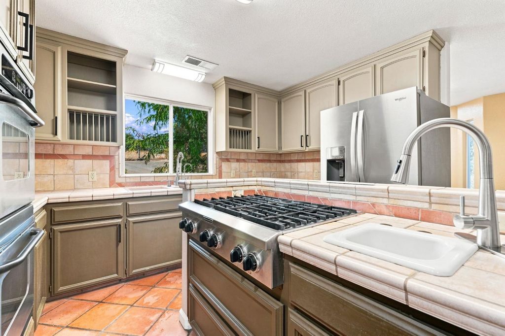 Image 3 of property listing at 1184 Elwood Road, Yokuts Valley, CA 93675