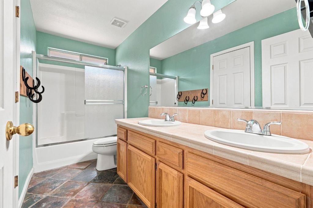 Image 37 of property listing at 1184 Elwood Road, Yokuts Valley, CA 93675