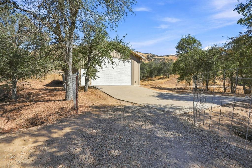 Image 54 of property listing at 1184 Elwood Road, Yokuts Valley, CA 93675