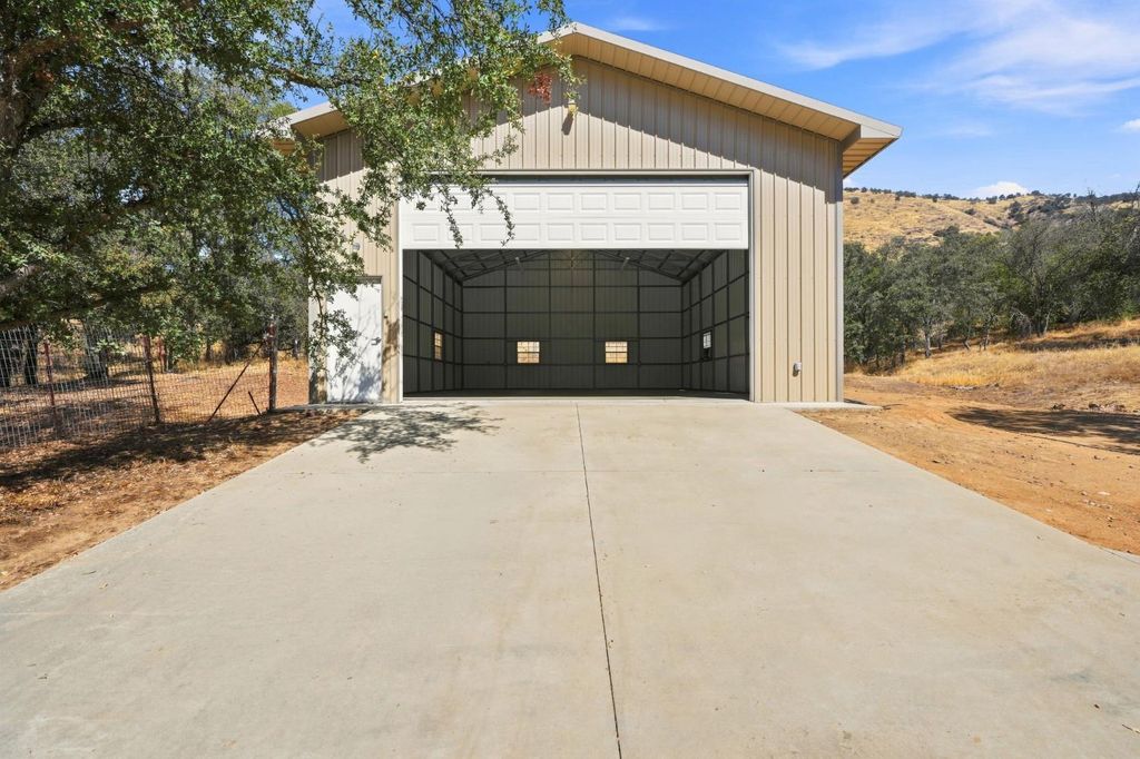 Image 56 of property listing at 1184 Elwood Road, Yokuts Valley, CA 93675