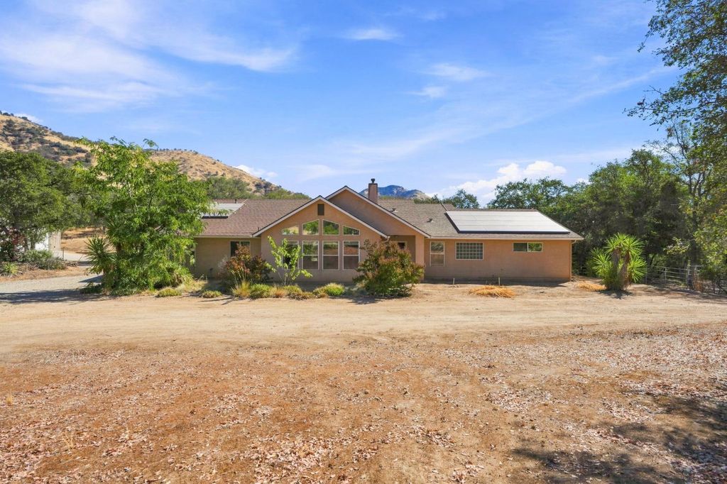 Image 7 of property listing at 1184 Elwood Road, Yokuts Valley, CA 93675