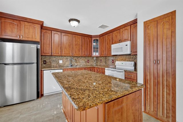 145 LAKE CATHERINE CIR, Groveland, FL 34736