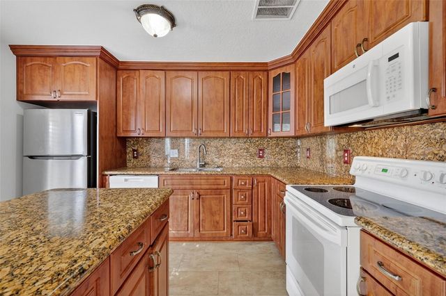 145 LAKE CATHERINE CIR, Groveland, FL 34736