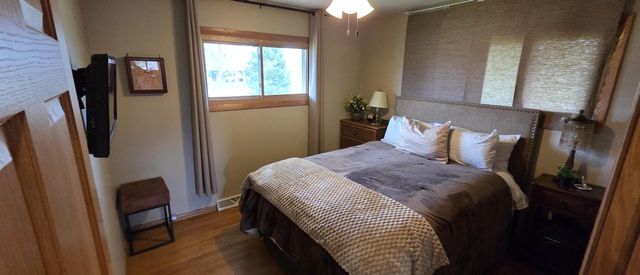 5359 Allenwood LANE, Hales Corners, WI 53130