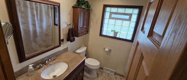 5359 Allenwood LANE, Hales Corners, WI 53130