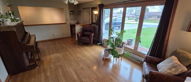 5359 Allenwood LANE, Hales Corners, WI 53130