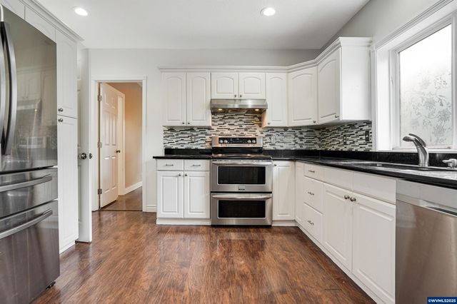 251 Fairview St, Silverton, OR 97381