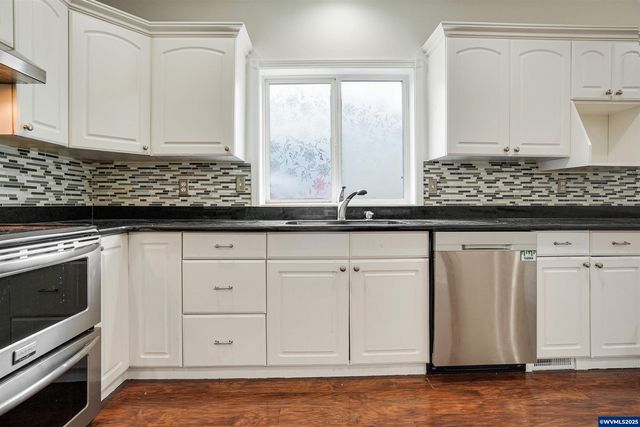 251 Fairview St, Silverton, OR 97381