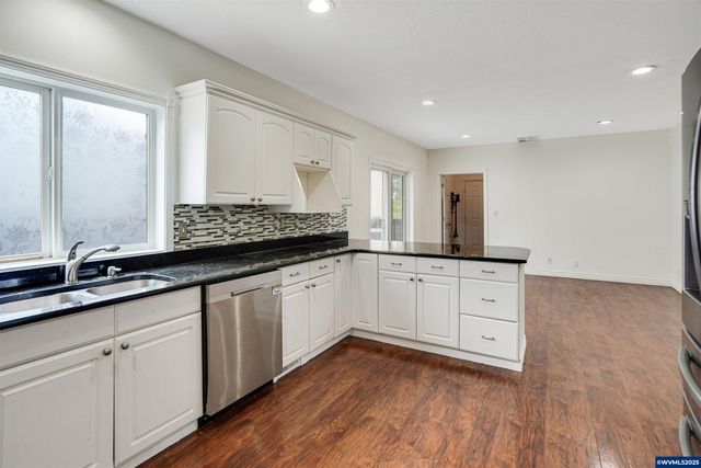 251 Fairview St, Silverton, OR 97381